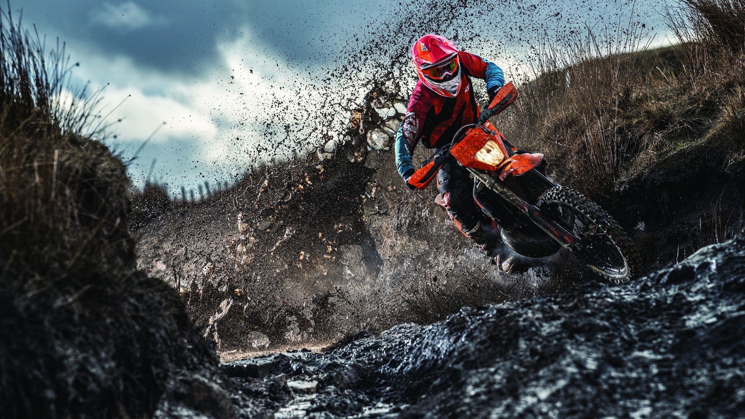 高空绳索荡秋千，速度与平衡的极致比拼，高空秋千绳索断裂